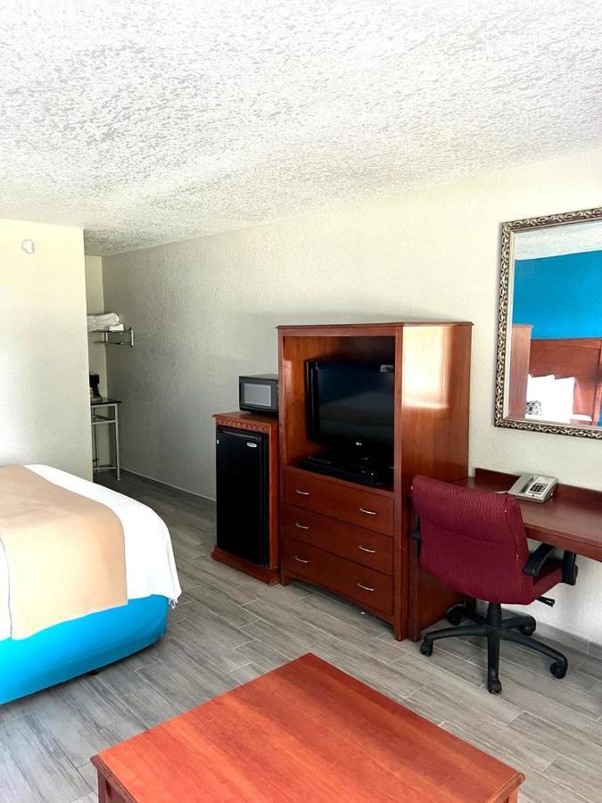 Rodeway Inn เลคเวลส์ ภายนอก รูปภาพ