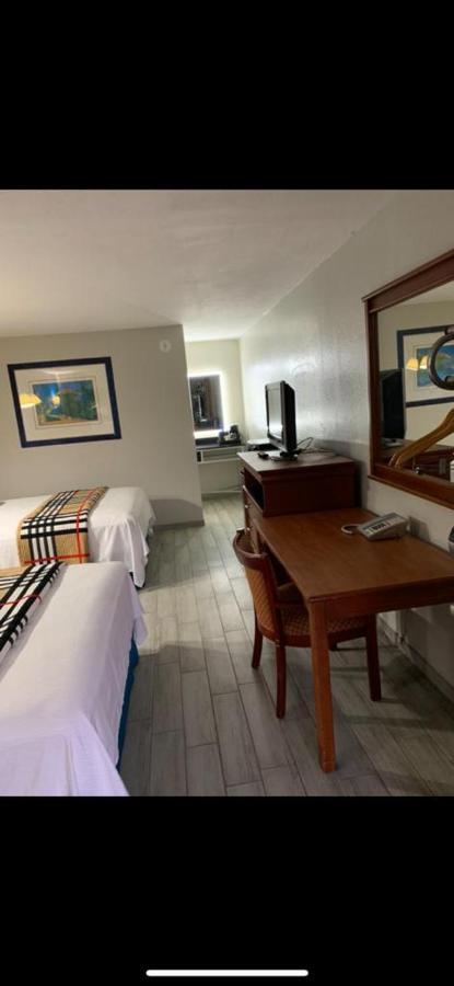 Rodeway Inn เลคเวลส์ ภายนอก รูปภาพ