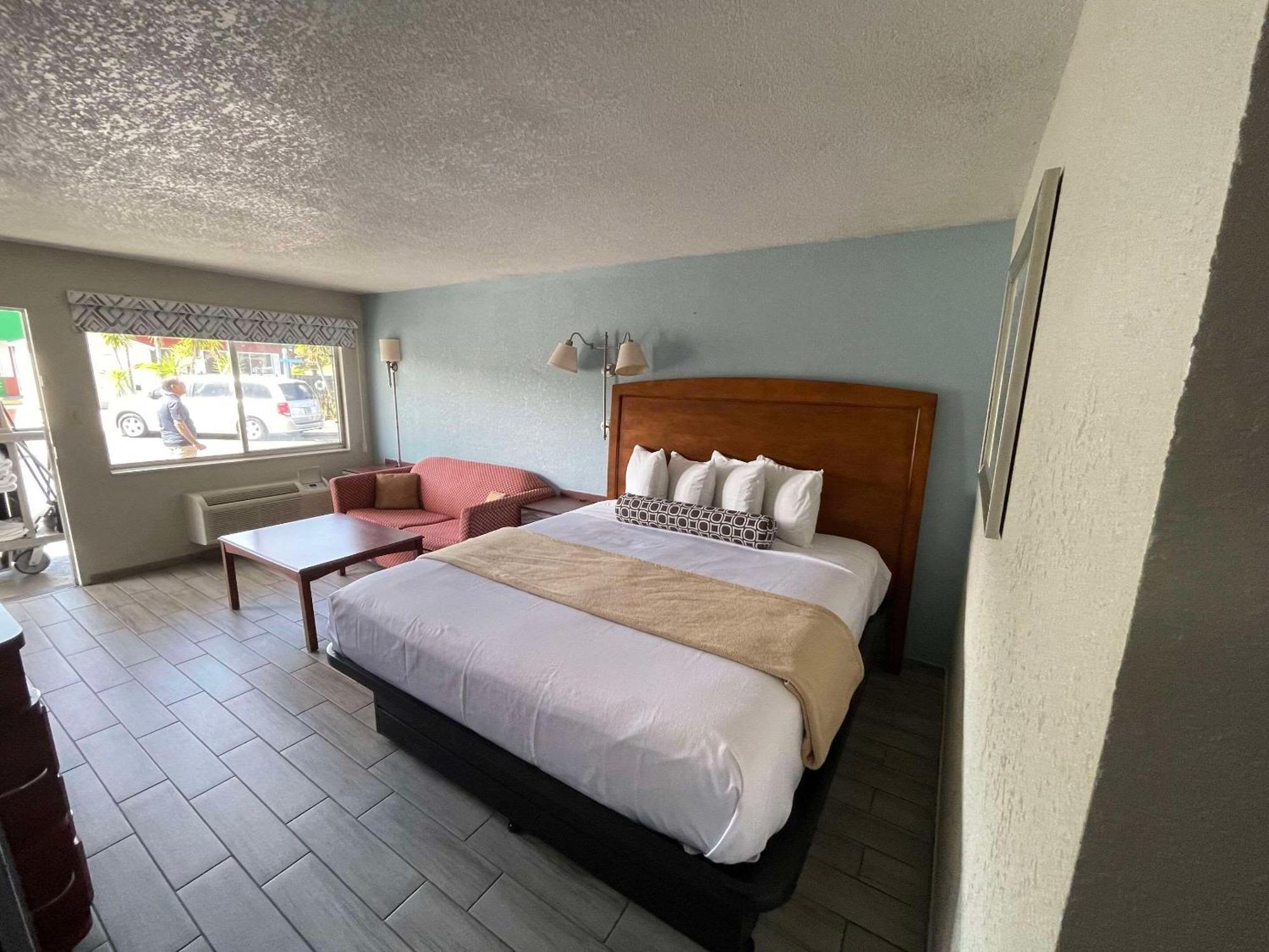 Rodeway Inn เลคเวลส์ ภายนอก รูปภาพ
