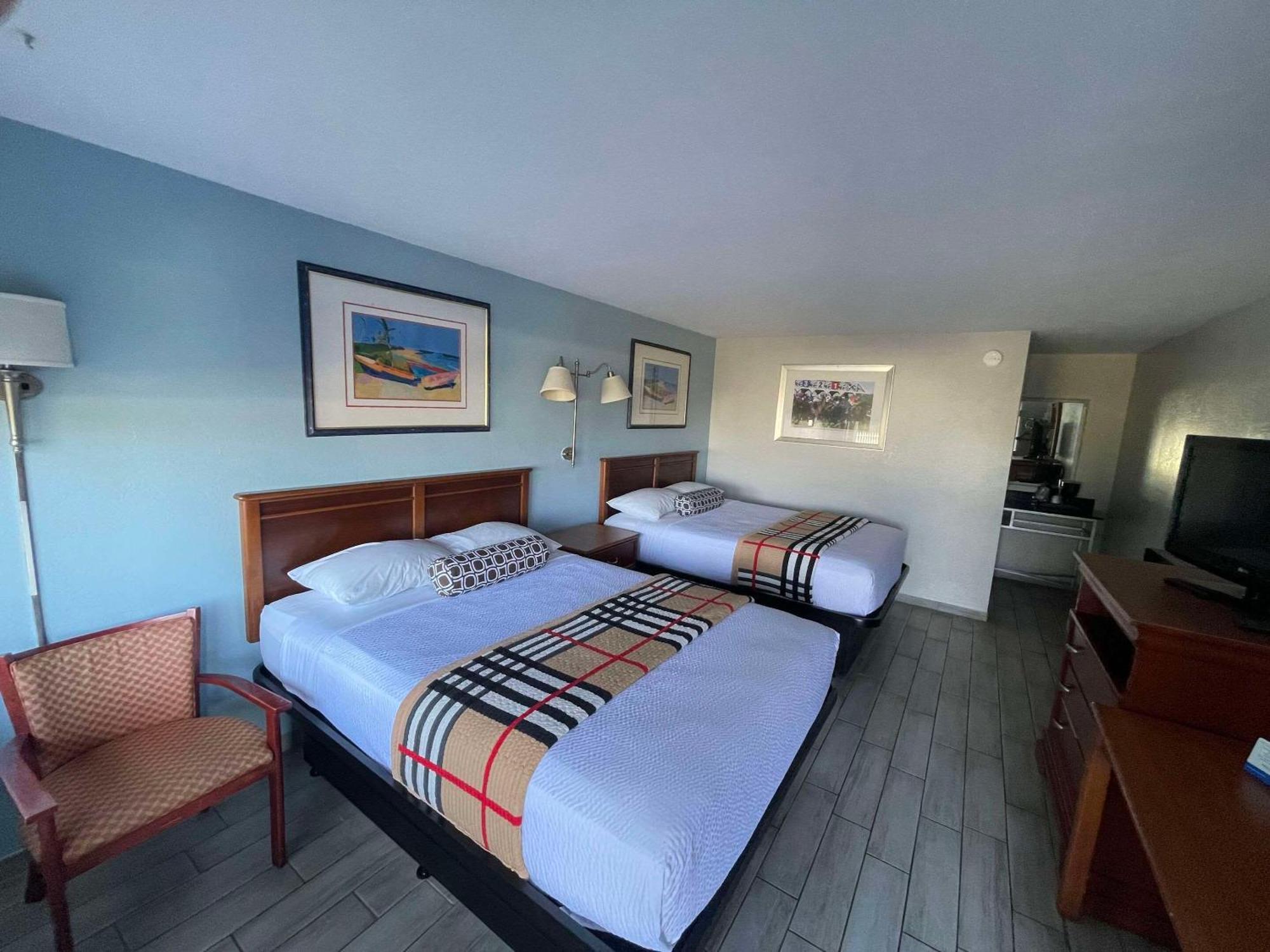 Rodeway Inn เลคเวลส์ ภายนอก รูปภาพ
