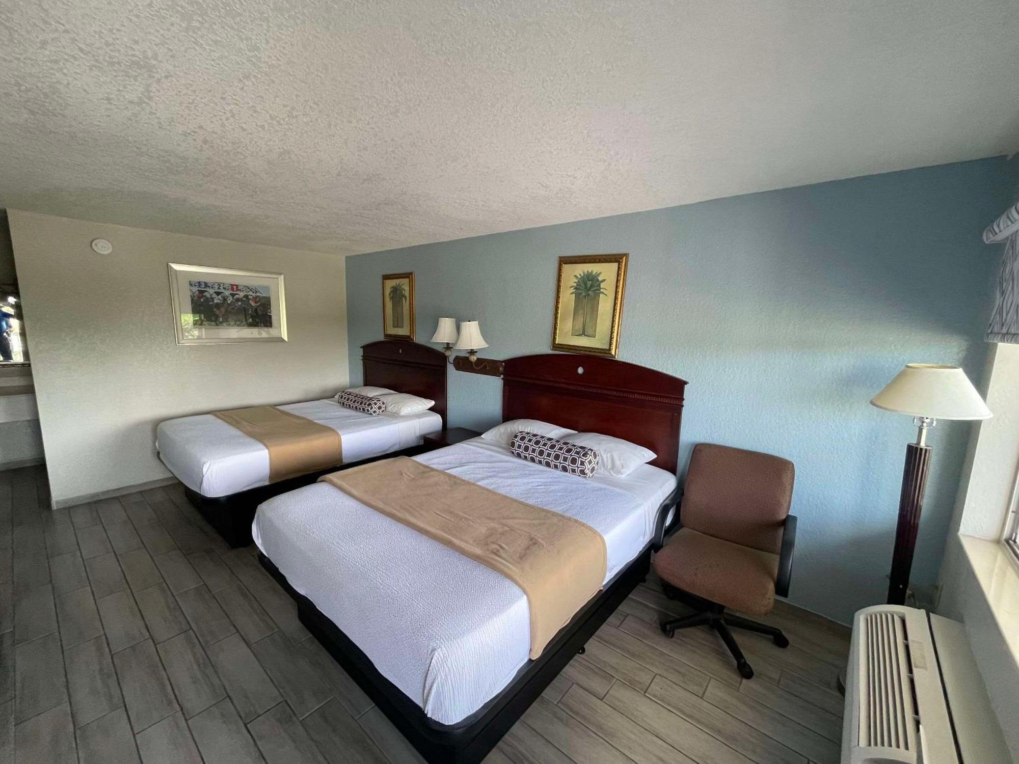 Rodeway Inn เลคเวลส์ ภายนอก รูปภาพ